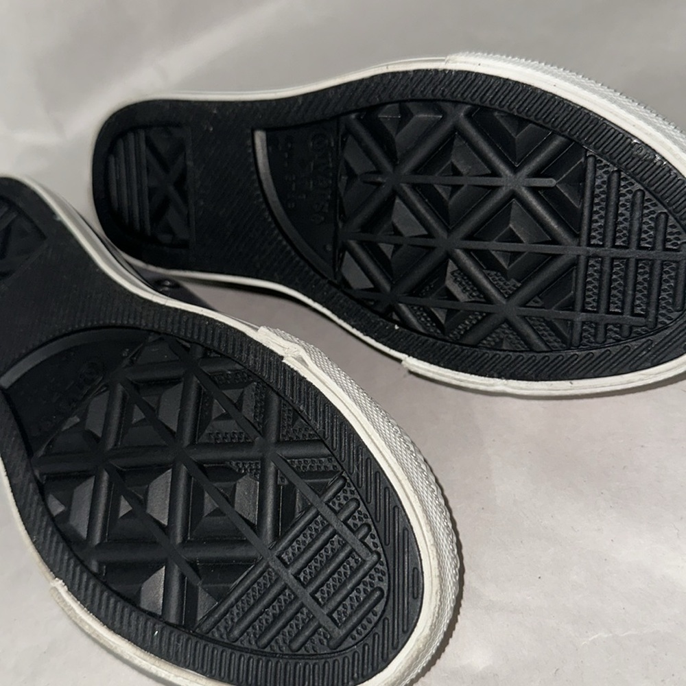 CONVERSE: CHUCK TAYLOR LOW TOP. Grey & Black Denim/ White & Black sole. Kids 12. - Picture 9 of 11